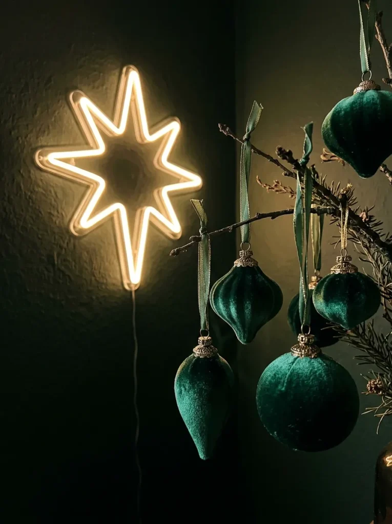 Emerald Velvet Pendants Features